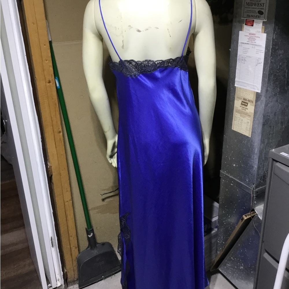Victorian Lace Blue Purple - Picture 6 of 16